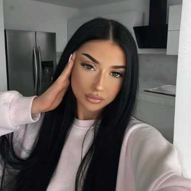 Social media content creator & graphic designer