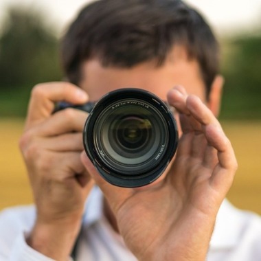 Fotograf, grafik, designer (úprava fotografií, tvorba reklamních bannerů)
