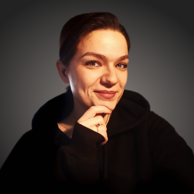 Brand & UX Strategist | Corporate Identity & Digital Experience