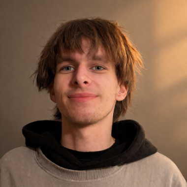 React, Vue, TypeScript, Node, Docker, MongoDB, ProsteSQL, TailwindCSS, Ionic, Git, Github,  kotlin