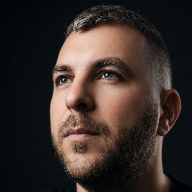 Jsem začínající grafický designer, minimalistická loga