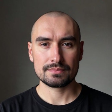 WEBFLOW VÝVOJÁŘ & UI / UX DESIGNER