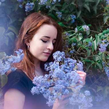 Fotografka (fotoeditorka), začínající copywriter