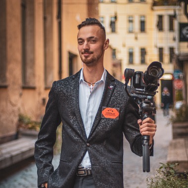 Kreativní Fotograf, Videomaker a komerční pilot dronu TONYKAY