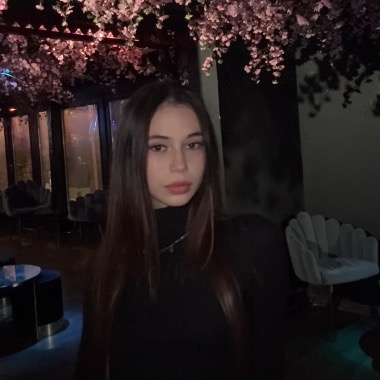 Studentka obchodní akademie