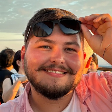 Video editor/ Režisér / Produkční / scénárista / kameraman / zvukař / grafický design / fotograf