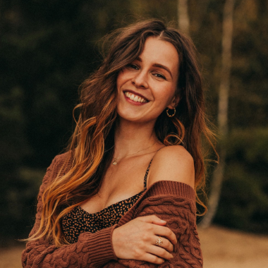 Kreativní virtuální asistentka na cestách